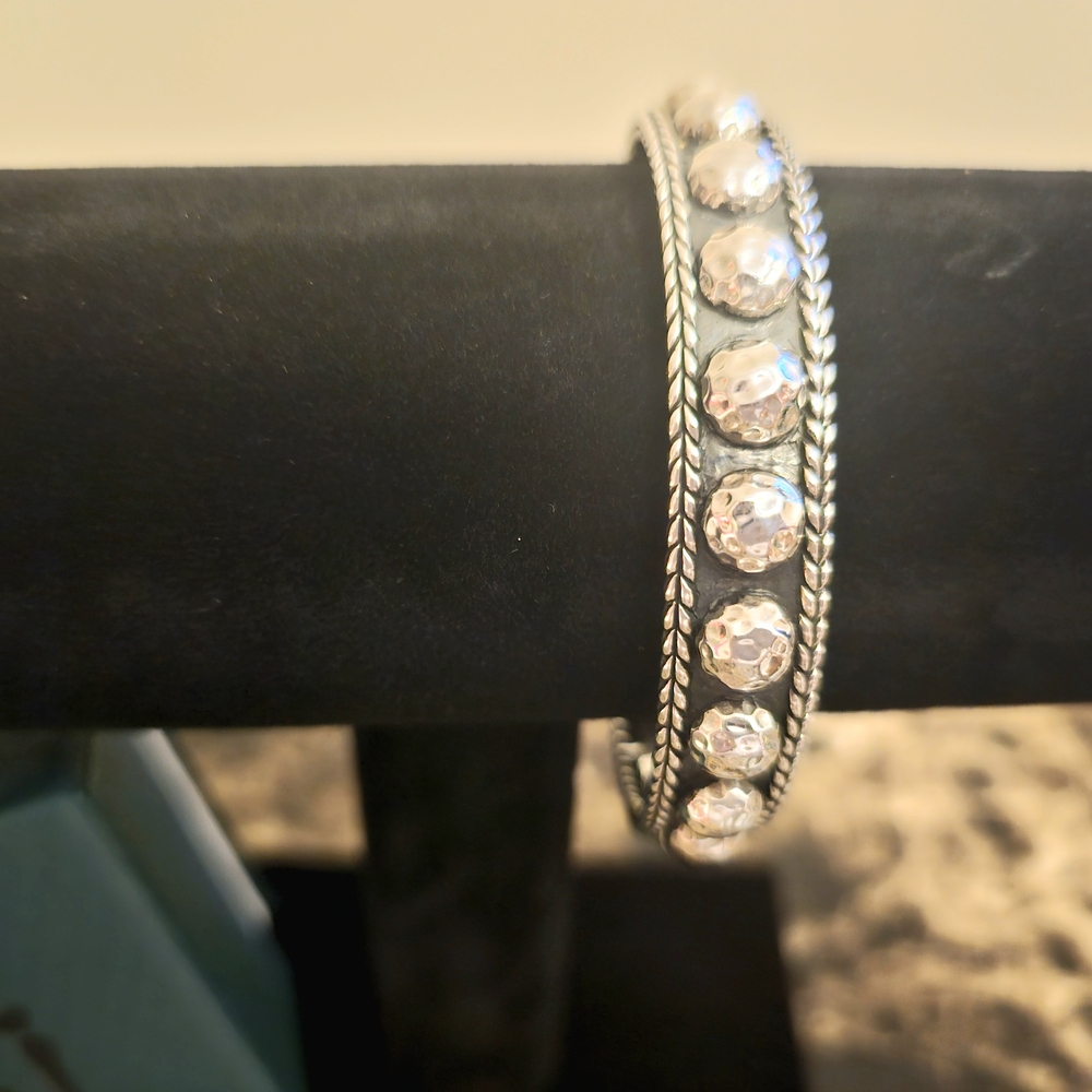 JAI Chic Silver Bracelet with Hammered Bead Detailing 35.5g